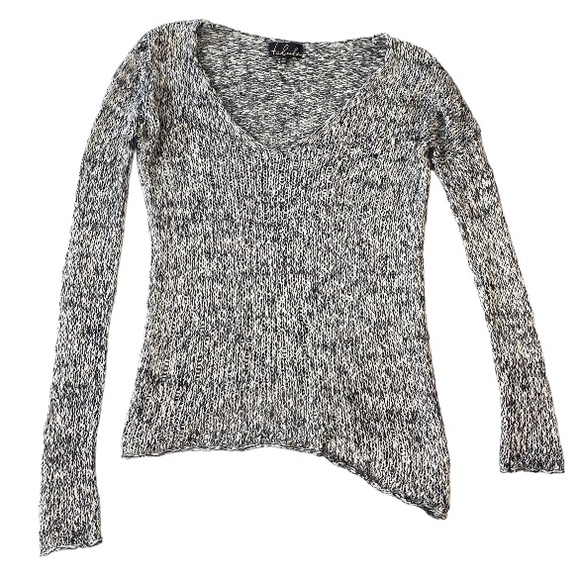 Tulula Avenue Asymmetrical Loose Knit Sweater - Picture 4 of 15